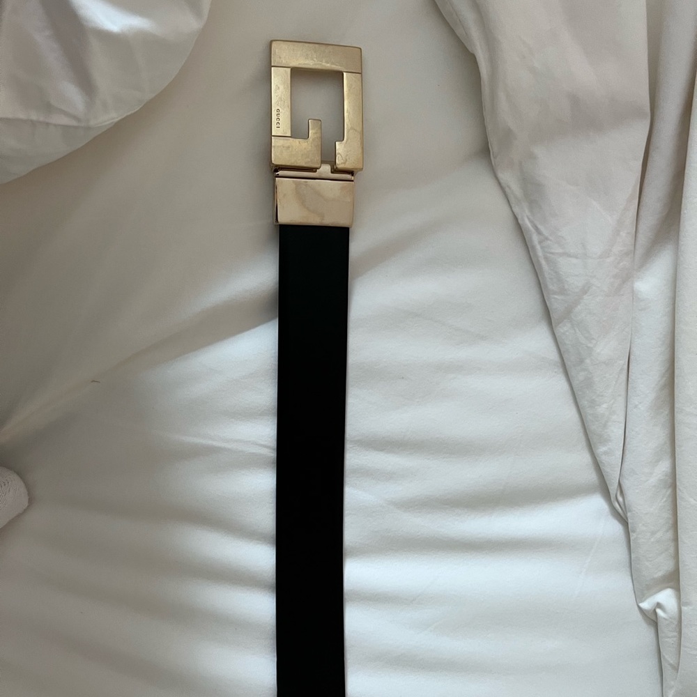 Reversible Gucci leather belt, 32.5” from end to beginning of belt buckle